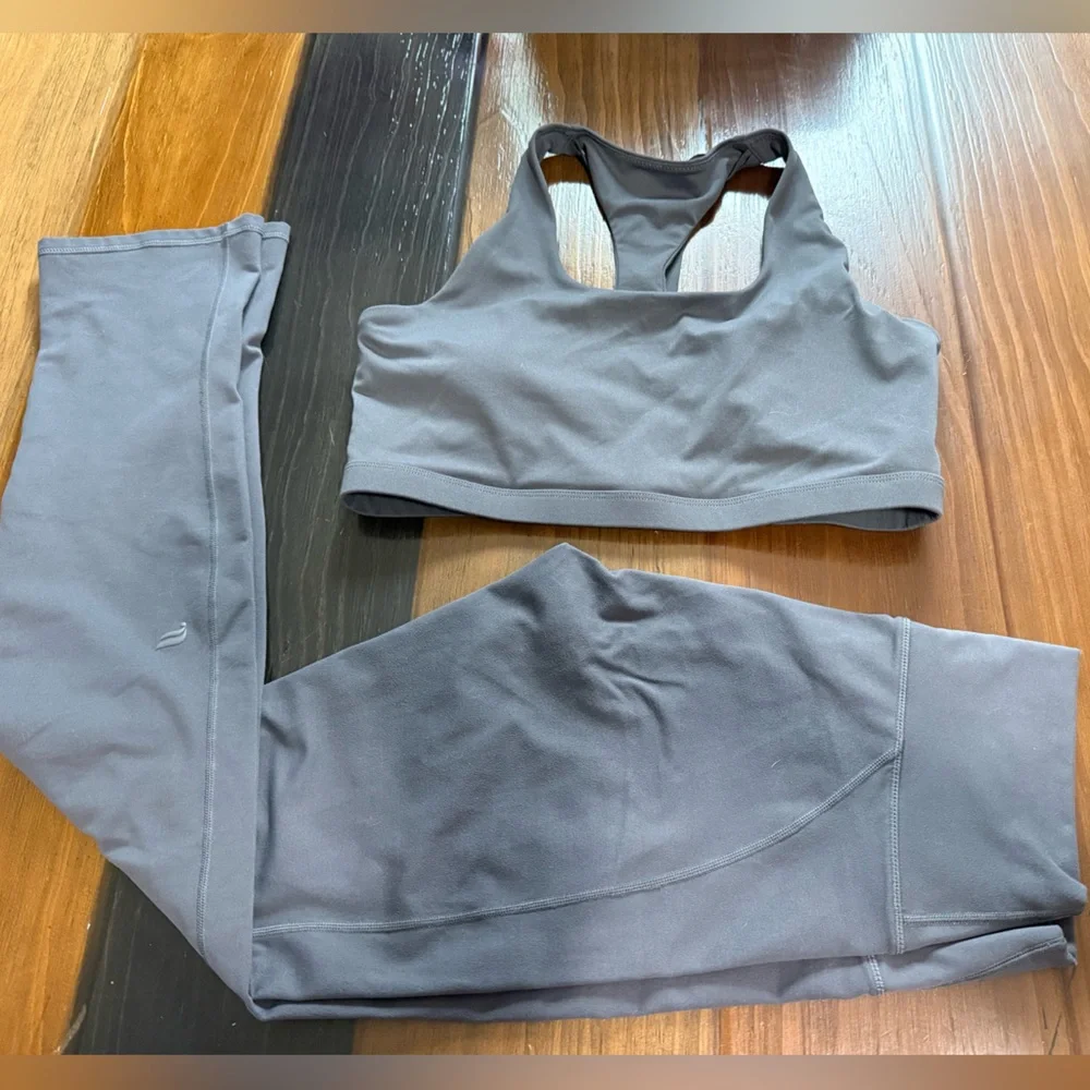 Fabletics set - Picture 1 of 2